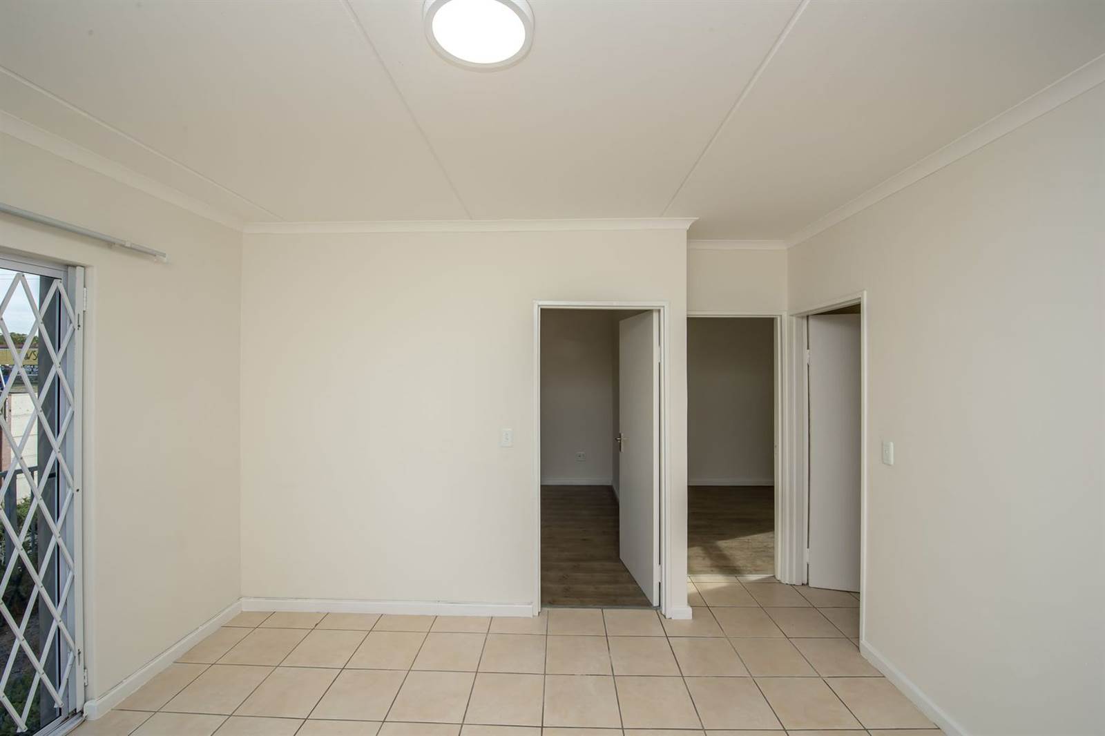 2 Bed Apartment in Eersterivier South photo number 4