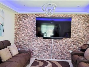 3 Bed House in Longcroft