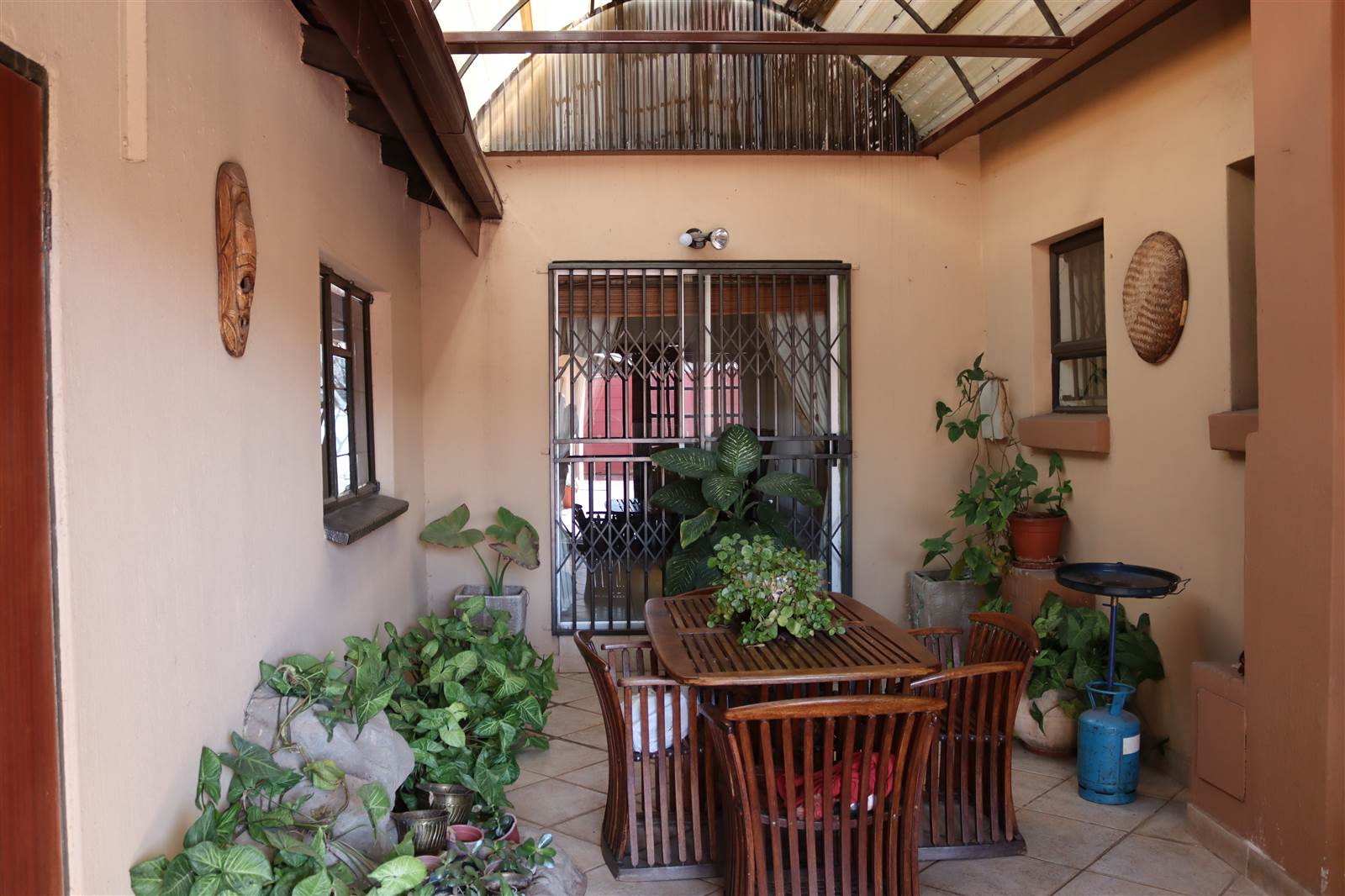 5 Bed House in Meredale photo number 27