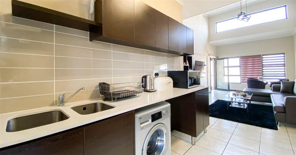 2 Bed Apartment in Oakdene photo number 3
