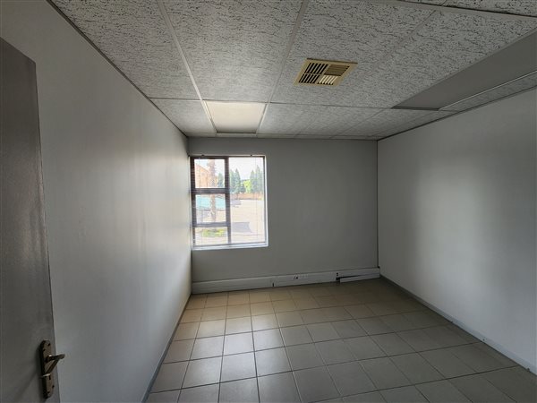 135  m² Commercial space