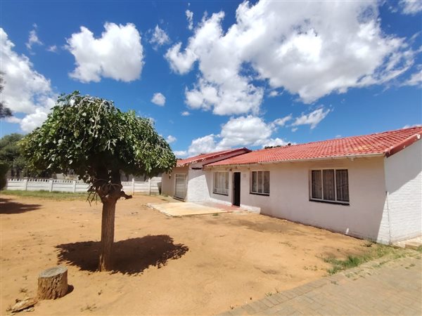 4 Bedroom House 4 Bedroom House
