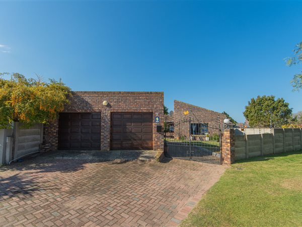 4 Bedroom House 4 Bedroom House