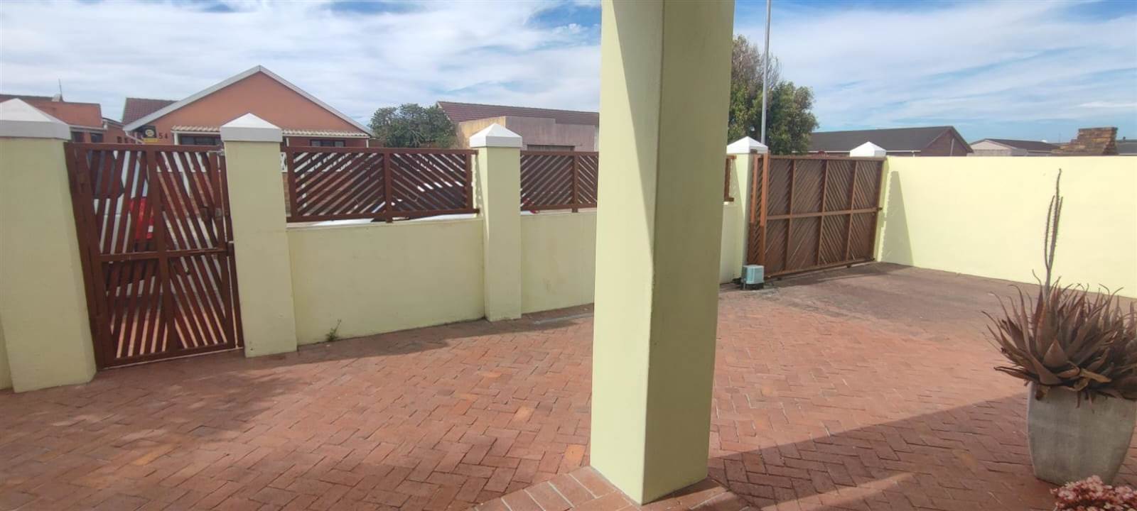 4 Bed House in Strandfontein photo number 3
