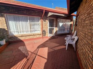 2 Bed Townhouse in Vanderbijlpark CW3