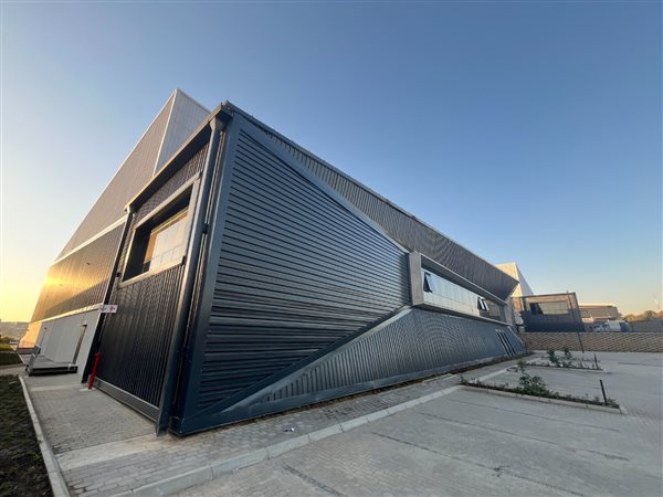 4 883  m² Commercial space