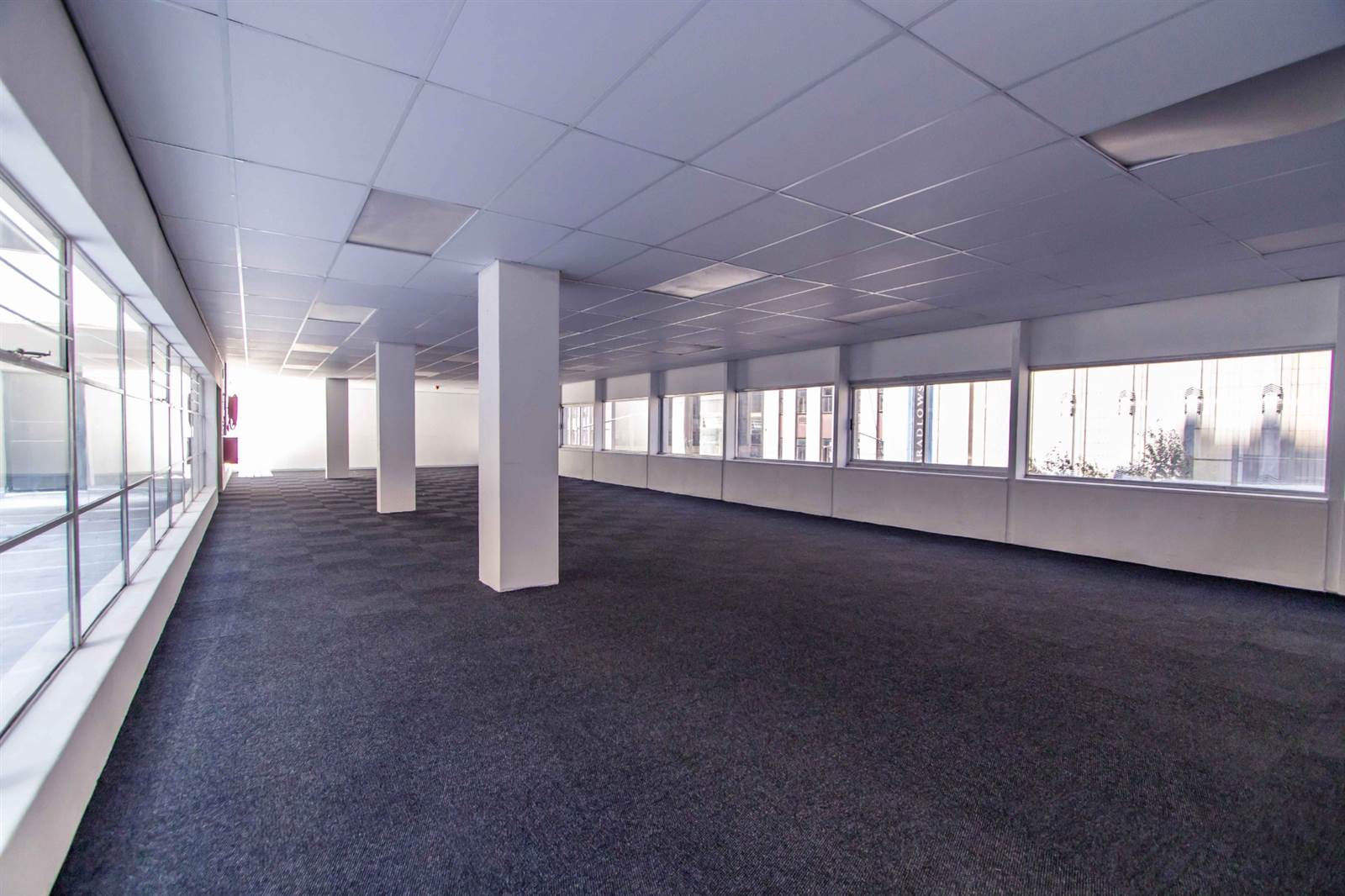 305  m² Office Space in Marshalltown photo number 2