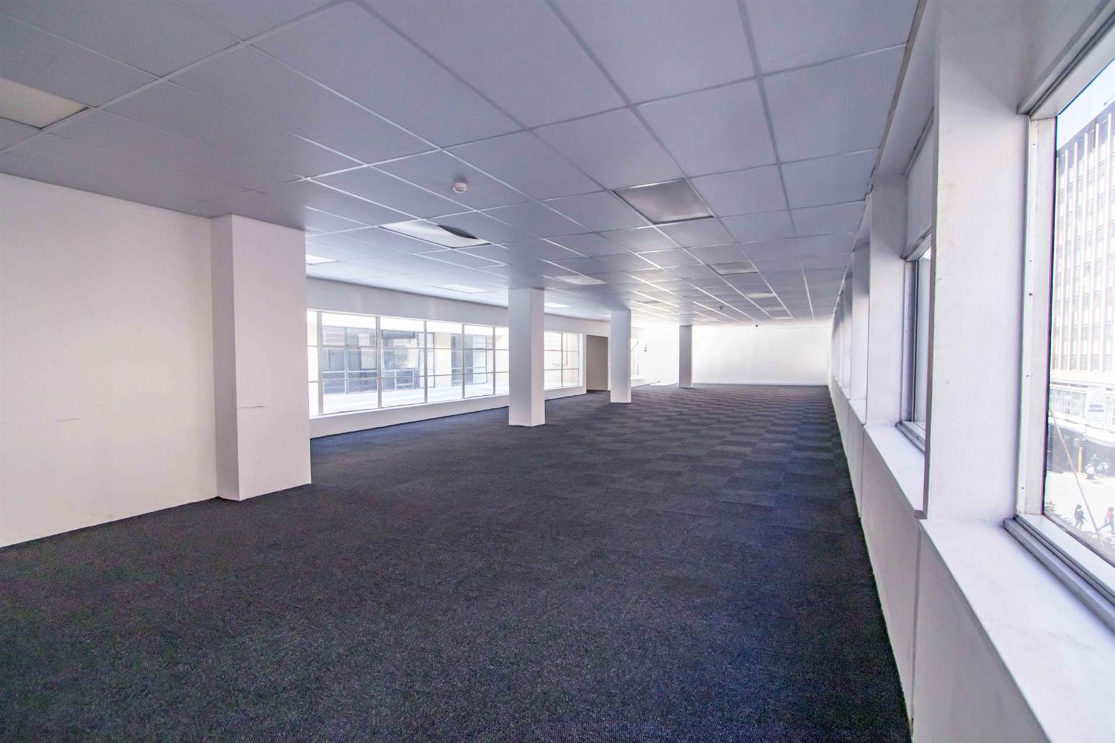 305  m² Office Space in Marshalltown photo number 1