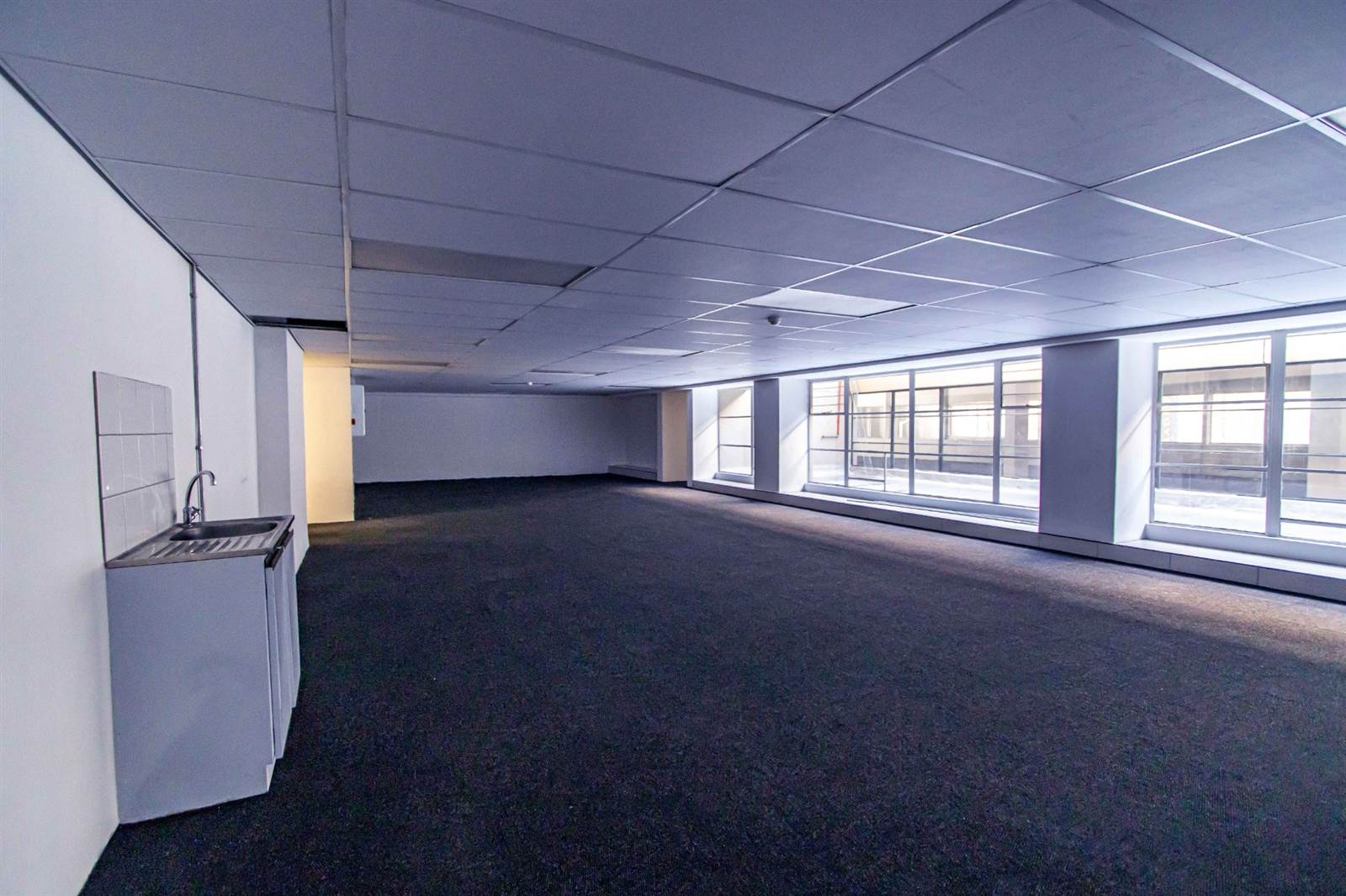 305  m² Office Space in Marshalltown photo number 5