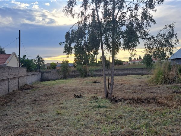 976 m² Land 976 m² Land