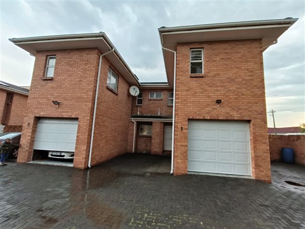 3 Bedroom Townhouse 3 Bedroom Townhouse