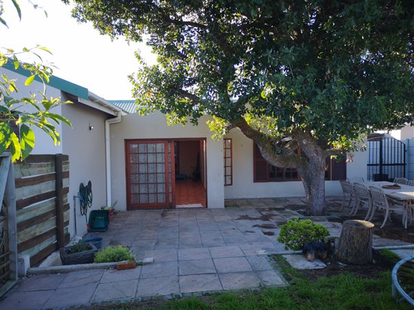 4 Bed House in Franskraal