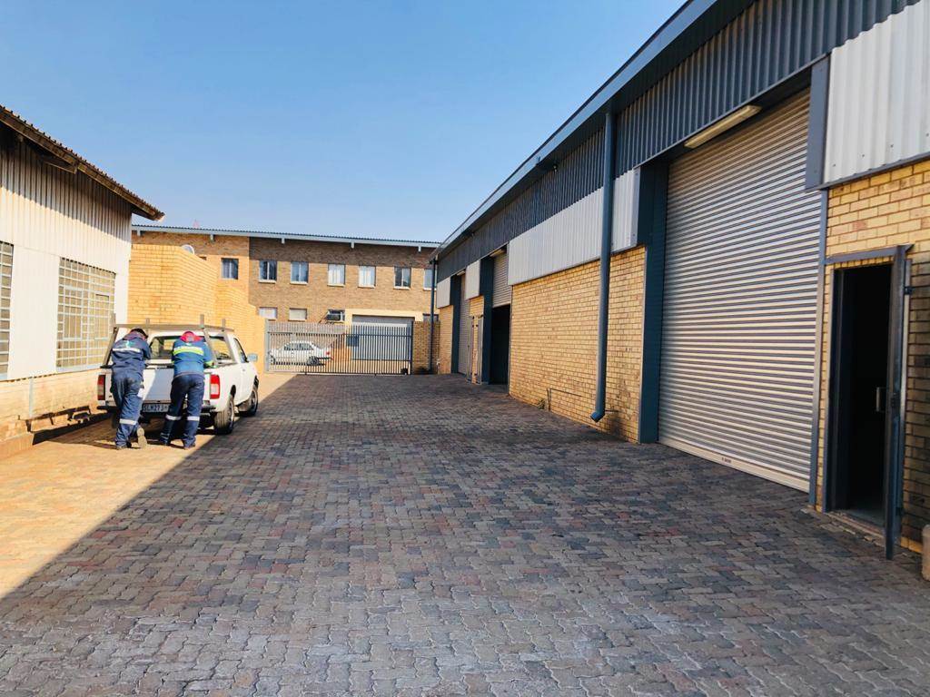 250  m² Industrial space in Krugersdorp North photo number 3