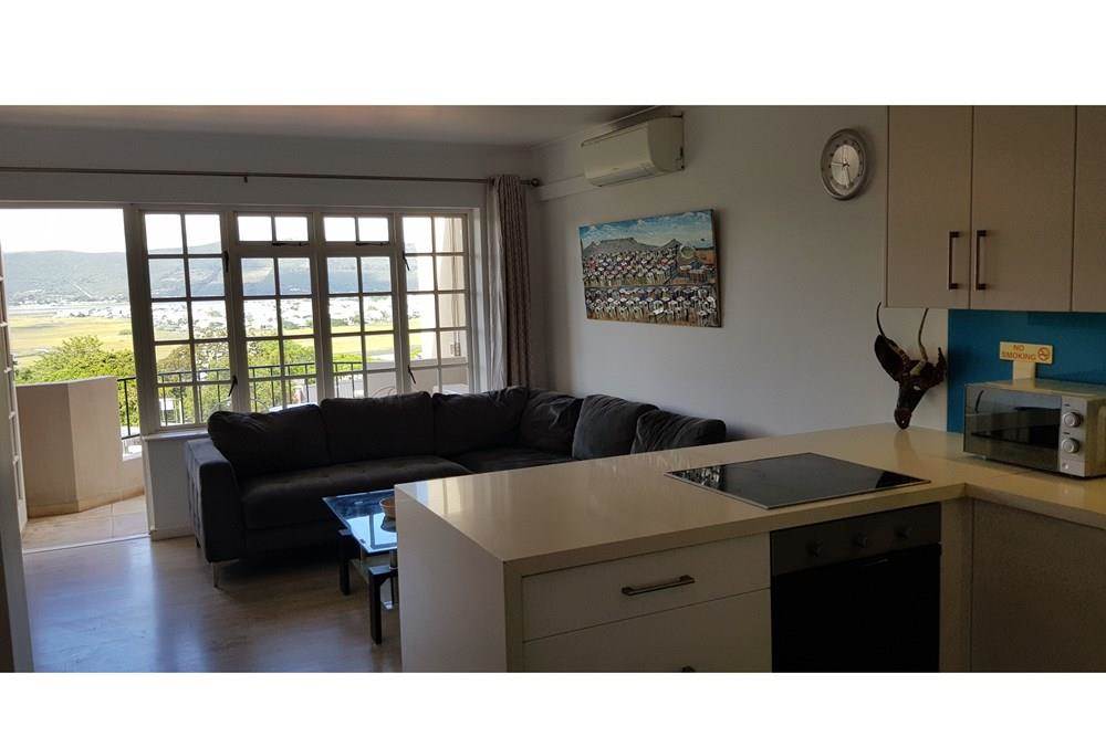 2 Bed Apartment in Knysna Central photo number 5