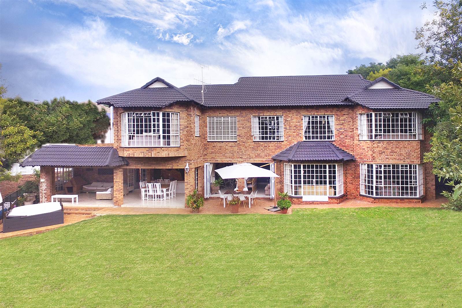 8 Bed House in Fourways Gardens photo number 2