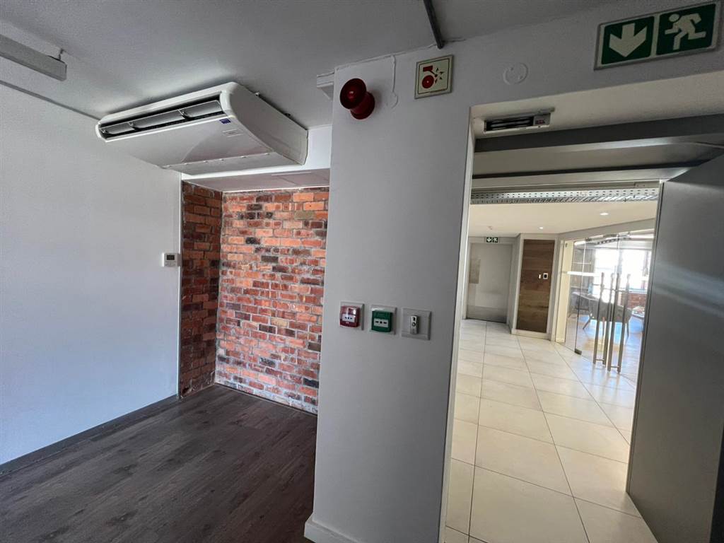 229  m² Commercial space in Green Point photo number 12