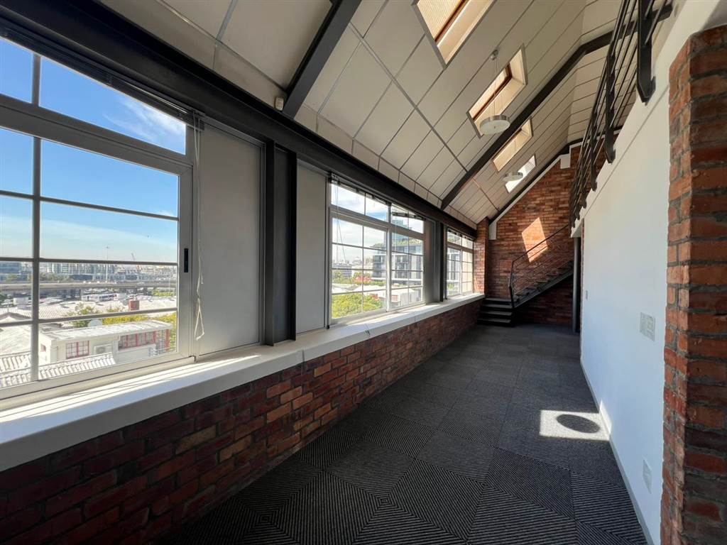 229  m² Commercial space in Green Point photo number 1