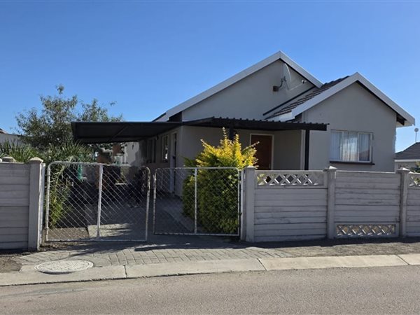 4 Bedroom House 4 Bedroom House
