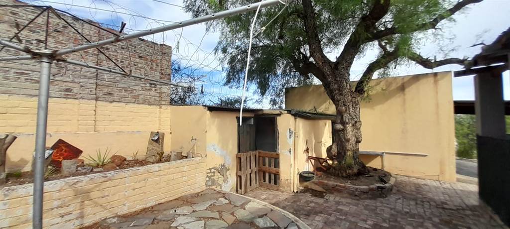 2 Bed House in Graaff Reinet photo number 20