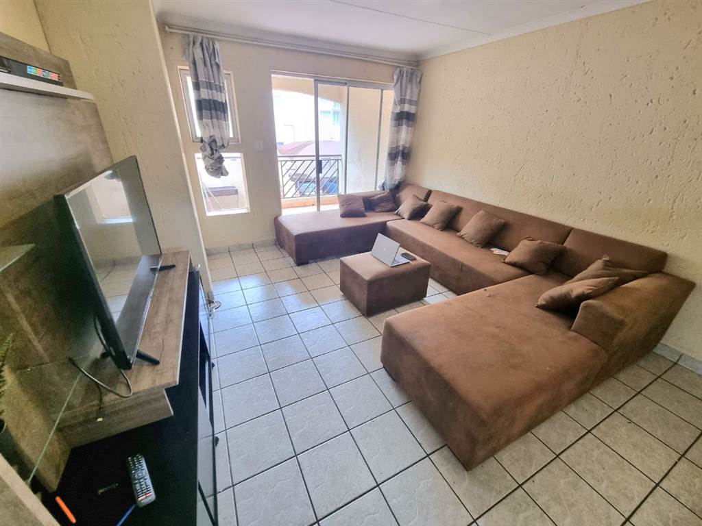 2 Bed Apartment in Meredale photo number 5