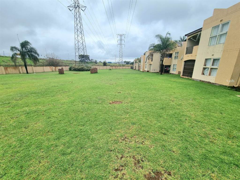 2 Bed Apartment in Meredale photo number 12