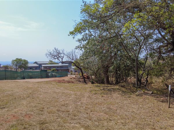 1 070 m² Land