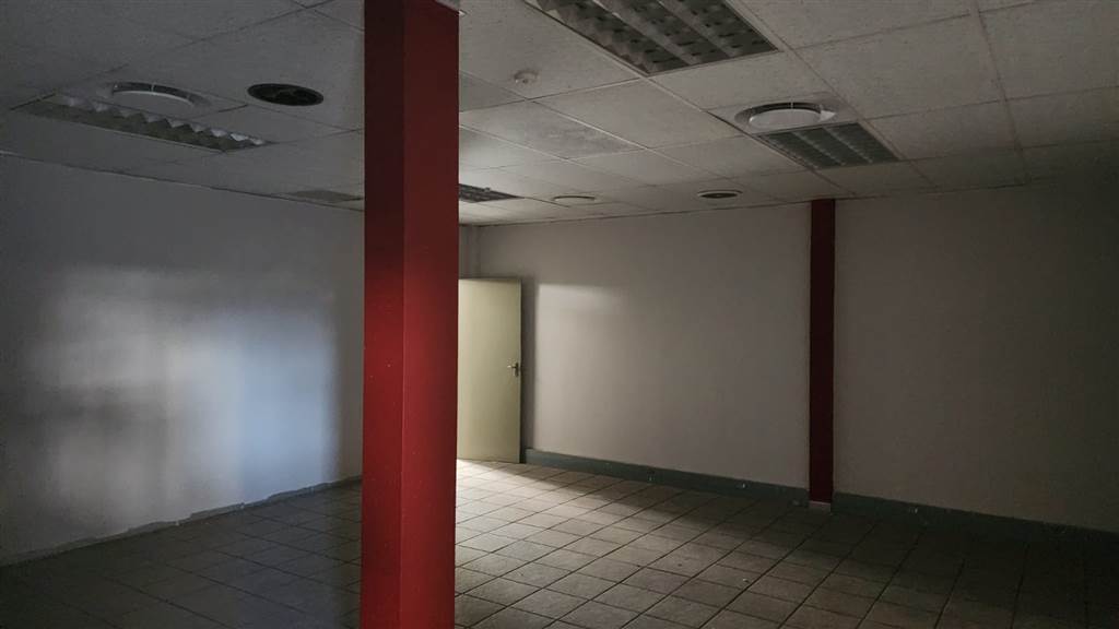 952  m² Commercial space in Sonheuwel photo number 8