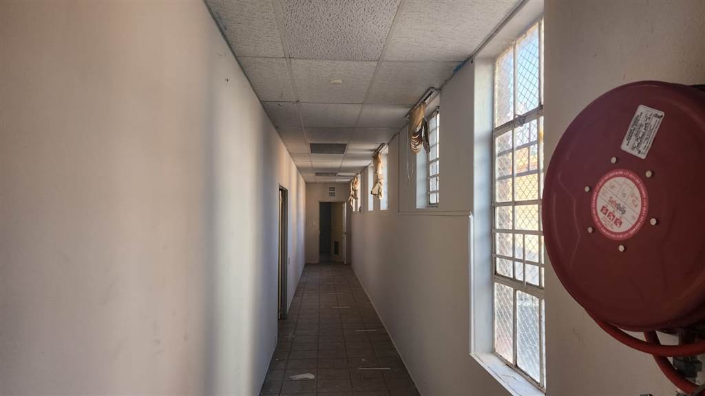 952  m² Commercial space in Sonheuwel photo number 9