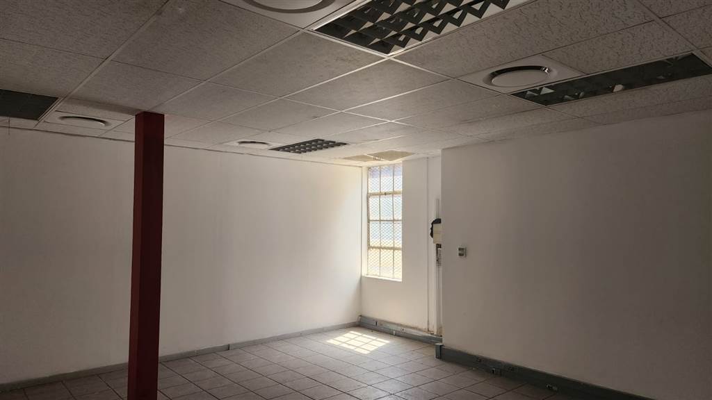 952  m² Commercial space in Sonheuwel photo number 11