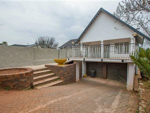 3 Bed House in Bosmont