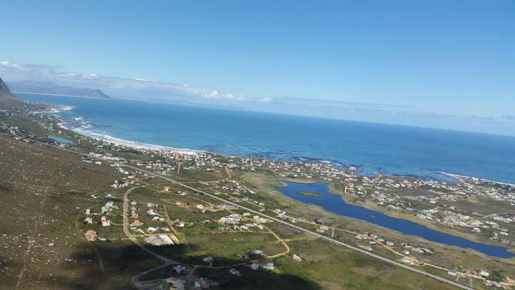 1039 m² Land available in Bettys Bay photo number 1