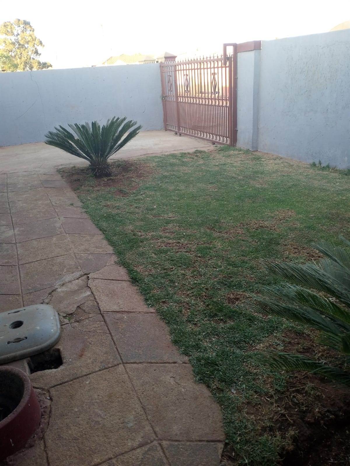 3 Bed House in Roodekop photo number 4
