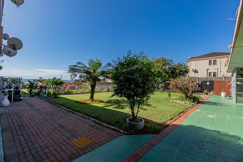 1 Bed Apartment in Illovo Beach photo number 21