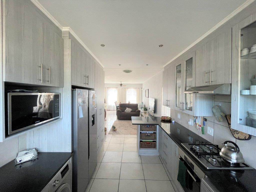 3 Bed Apartment in New Redruth photo number 8