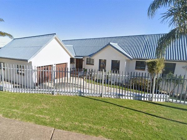 4 Bedroom House 4 Bedroom House
