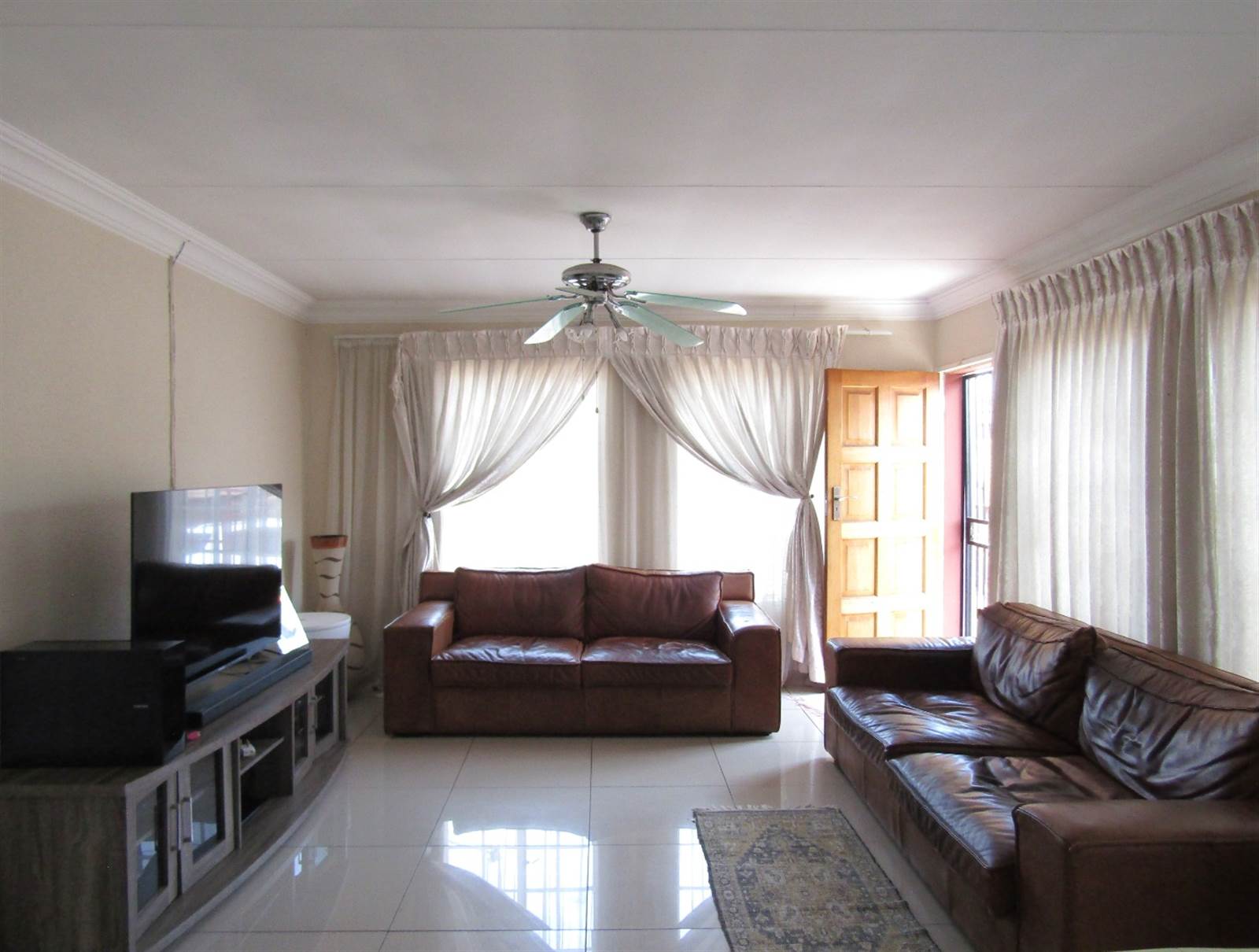 3 Bed House in Olievenhoutbosch photo number 12