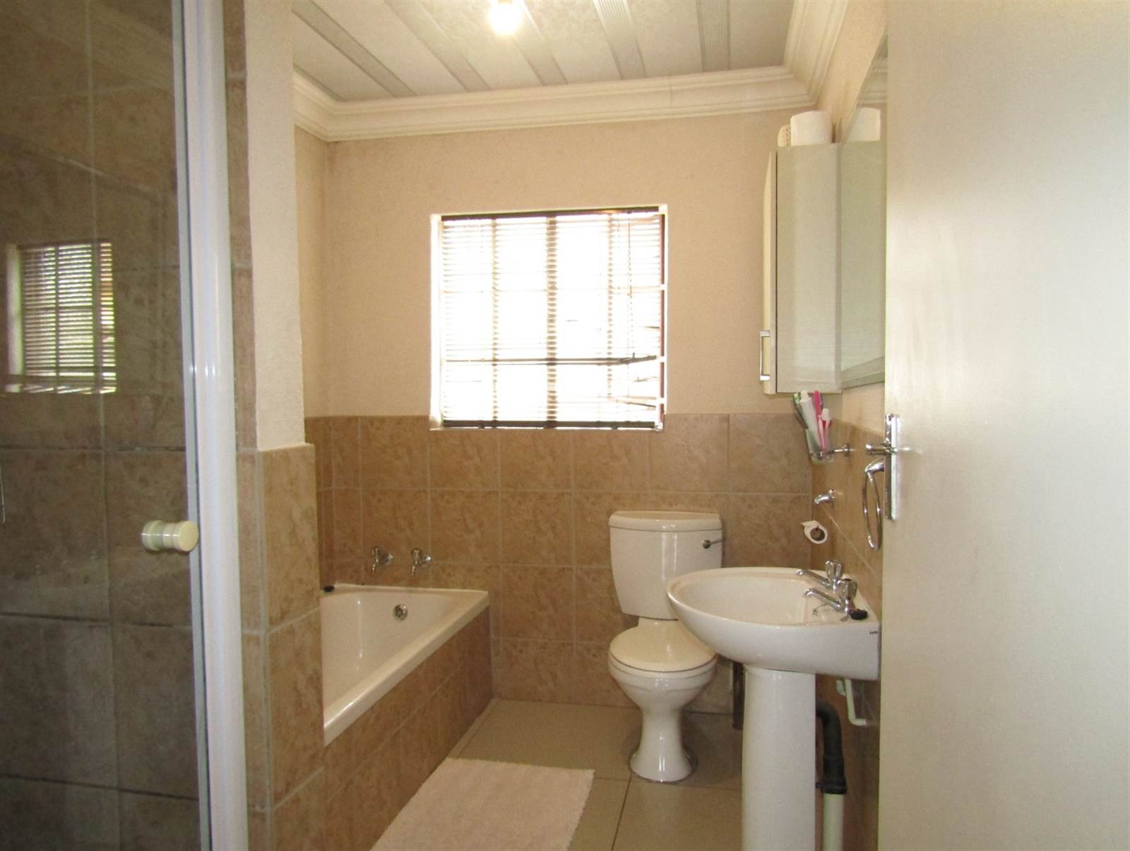 3 Bed House in Olievenhoutbosch photo number 21