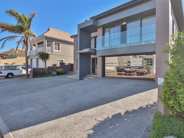 4 Bedroom House 4 Bedroom House