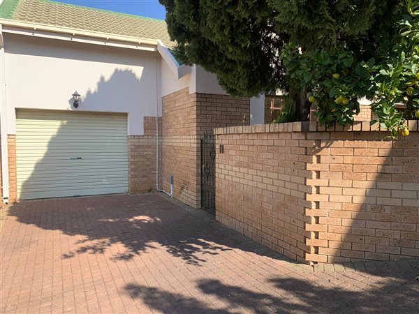 3 Bedroom Townhouse 3 Bedroom Townhouse