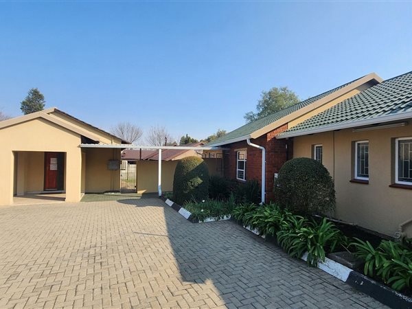 230  m² Commercial space