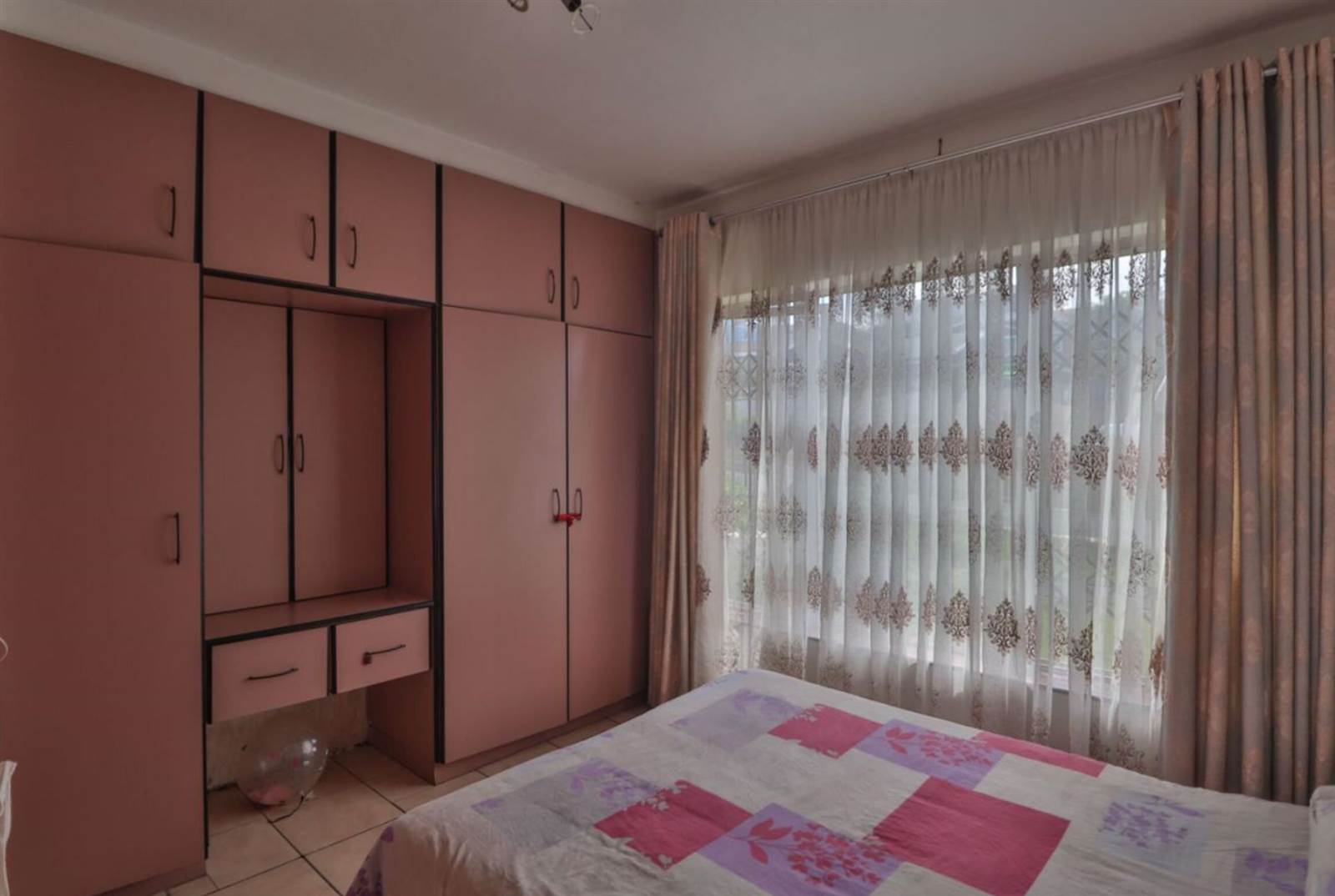 2 Bed Apartment in Isipingo Beach photo number 5
