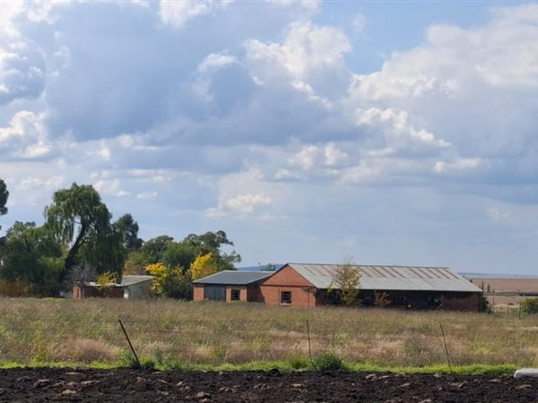 892 ha Farm