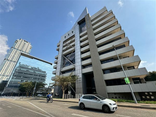 224  m² Commercial space