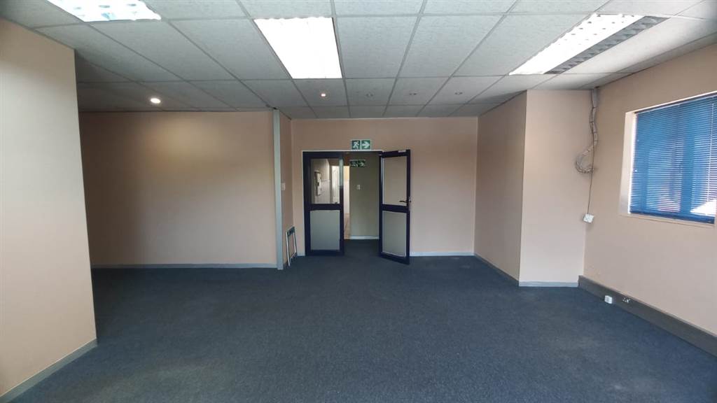 110  m² Commercial space in Newlands photo number 11