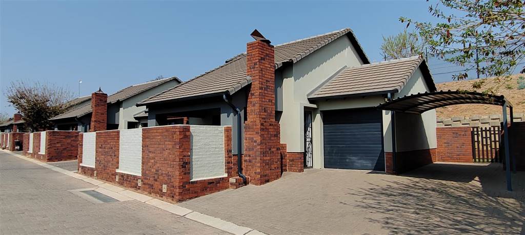 3 Bed Townhouse in Amberfield photo number 1