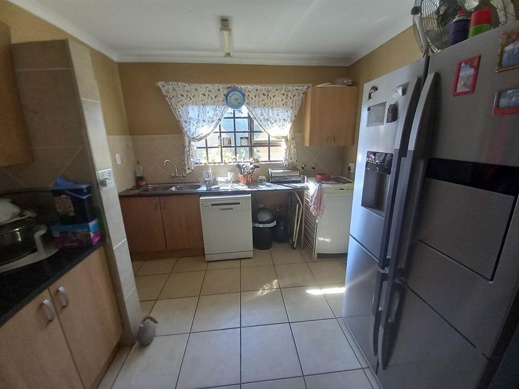 2 Bed House in Bronkhorstbaai photo number 8