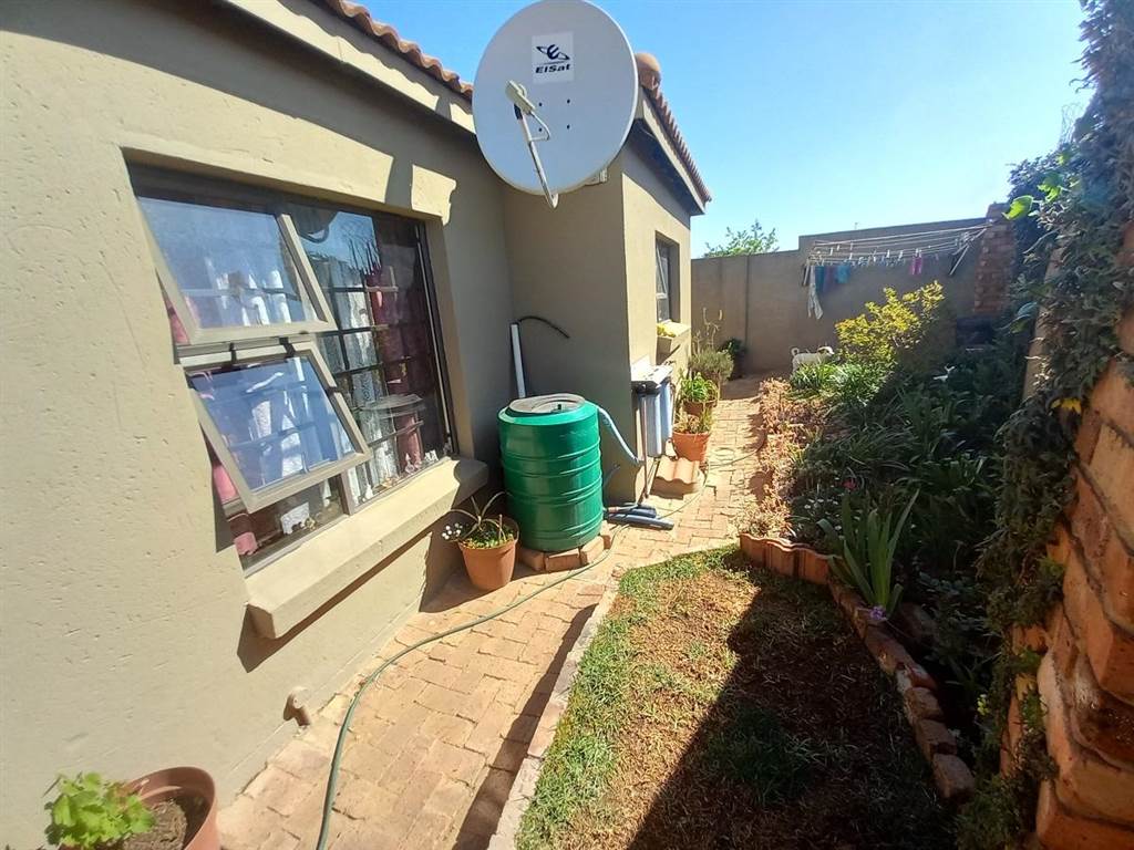 2 Bed House in Bronkhorstbaai photo number 15