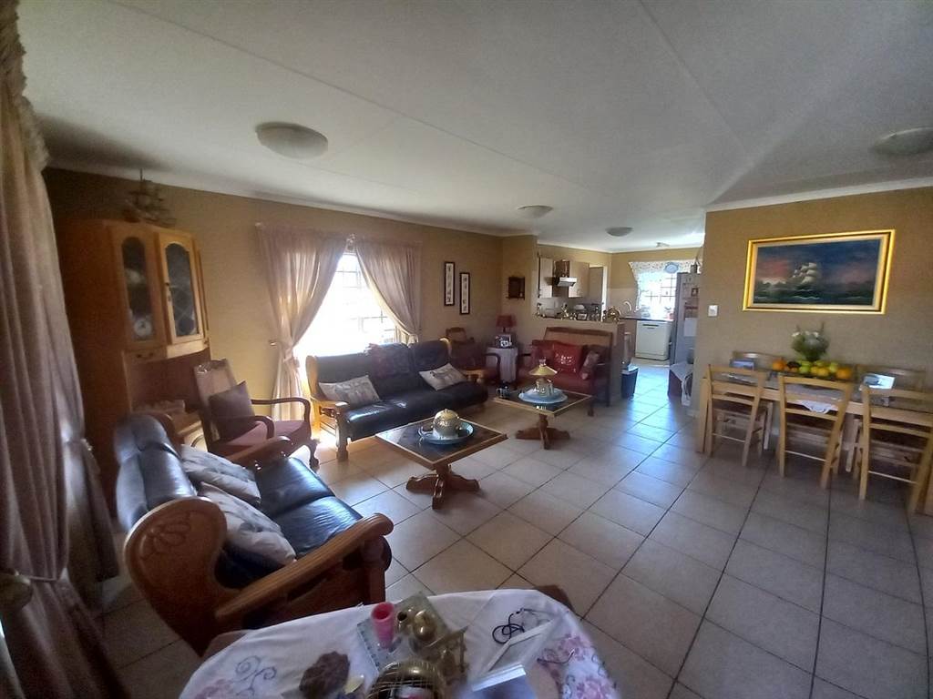 2 Bed House in Bronkhorstbaai photo number 5