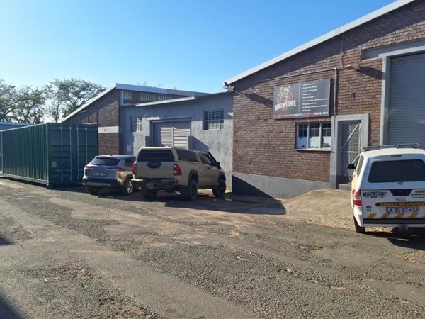 810 m² Industrial space 810 m² Industrial space