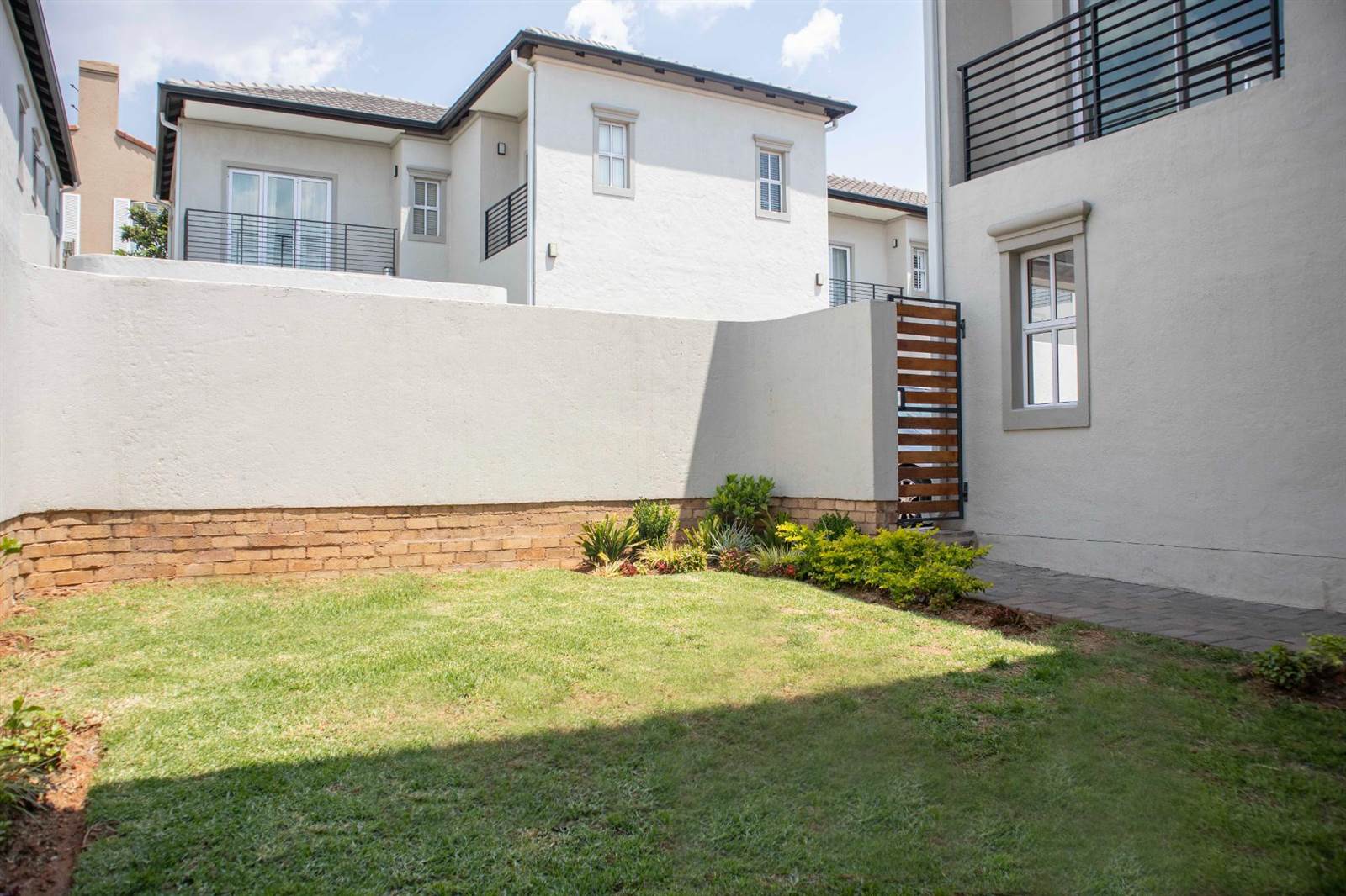 3 Bed Cluster in Craighall Park photo number 13